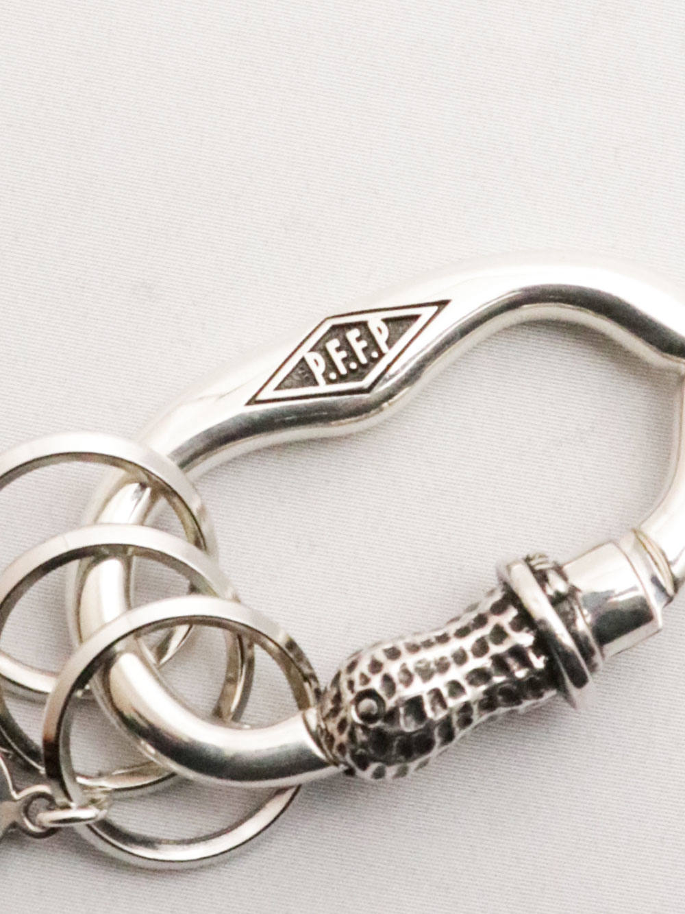 PEANUTS＆Co. Peanuts carabinar Silver ピーナッツカンパニー PEANUTS&CO. |Peanuts Carabiner (Silver