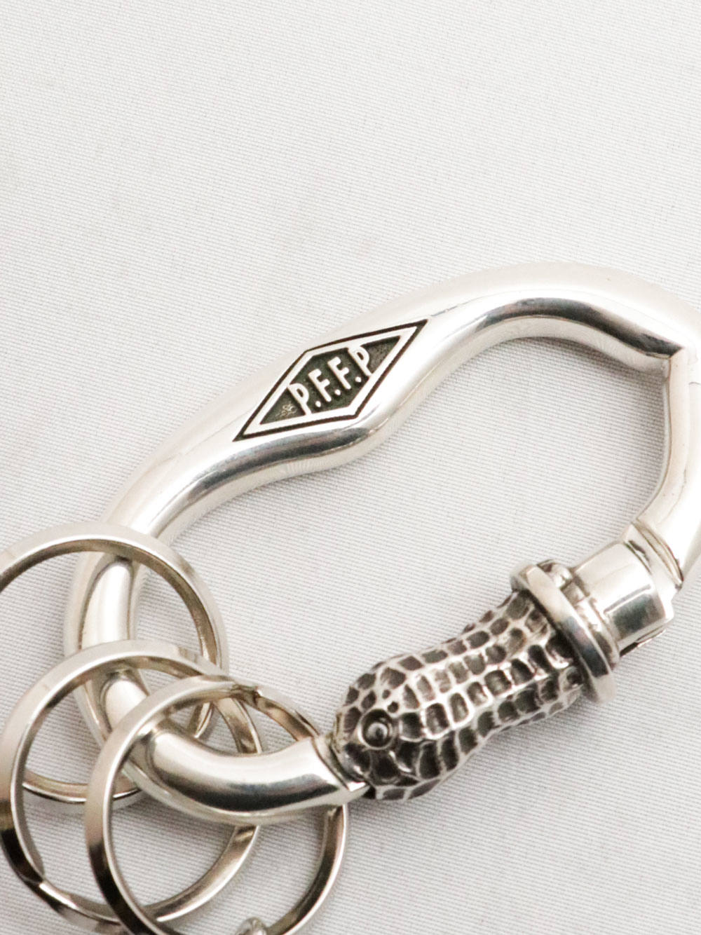 PEANUTS＆Co. Peanuts carabinar Silver PEANUTS CARABINER SILVER | Peanuts&Co